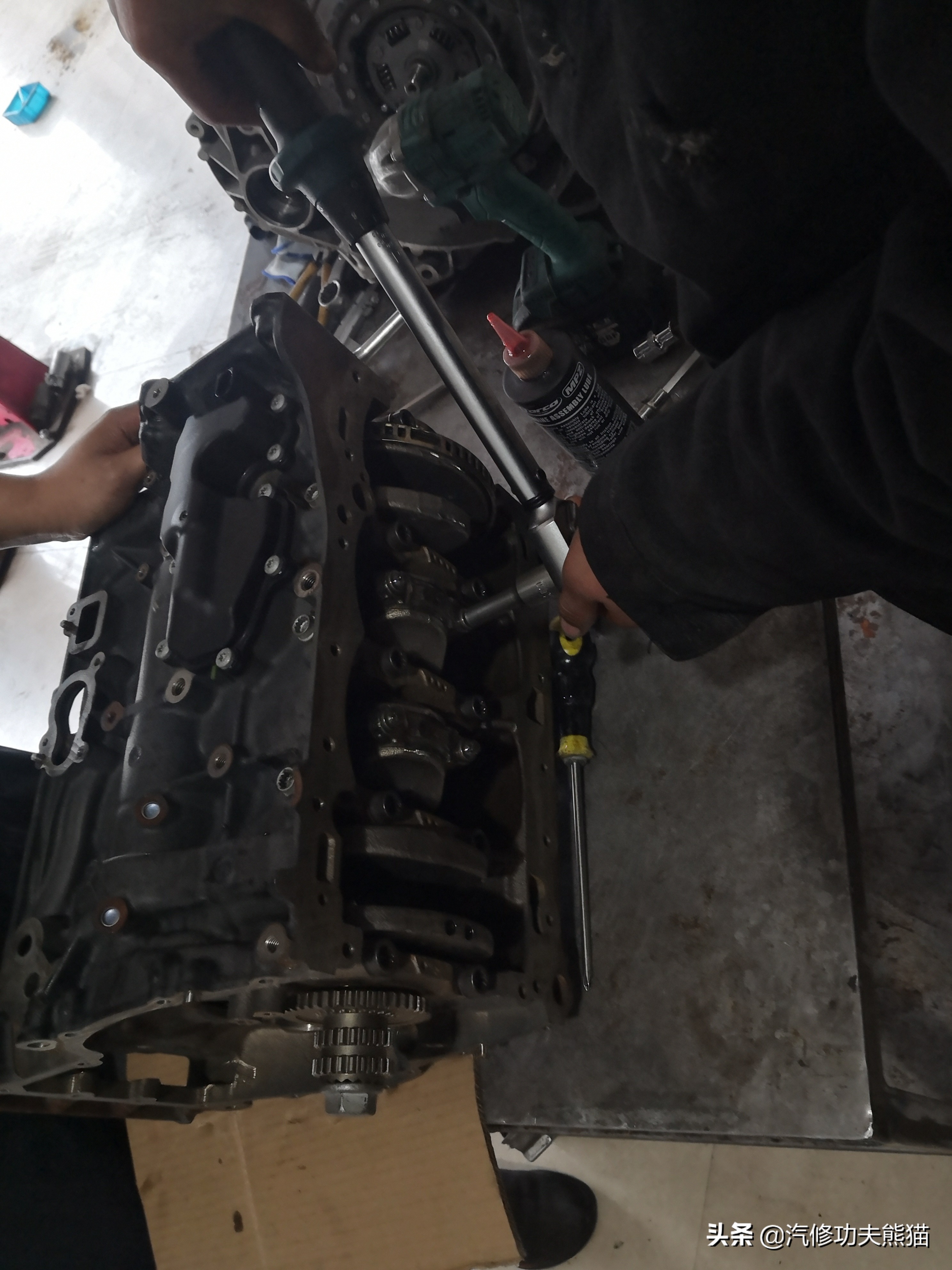 dsg双离合起步抖动有异响,大众帕萨特3.0v6发动机烧机油