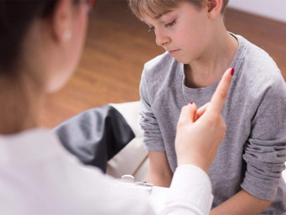 父母跟孩子说反话,老是说自己孩子坏话的父母