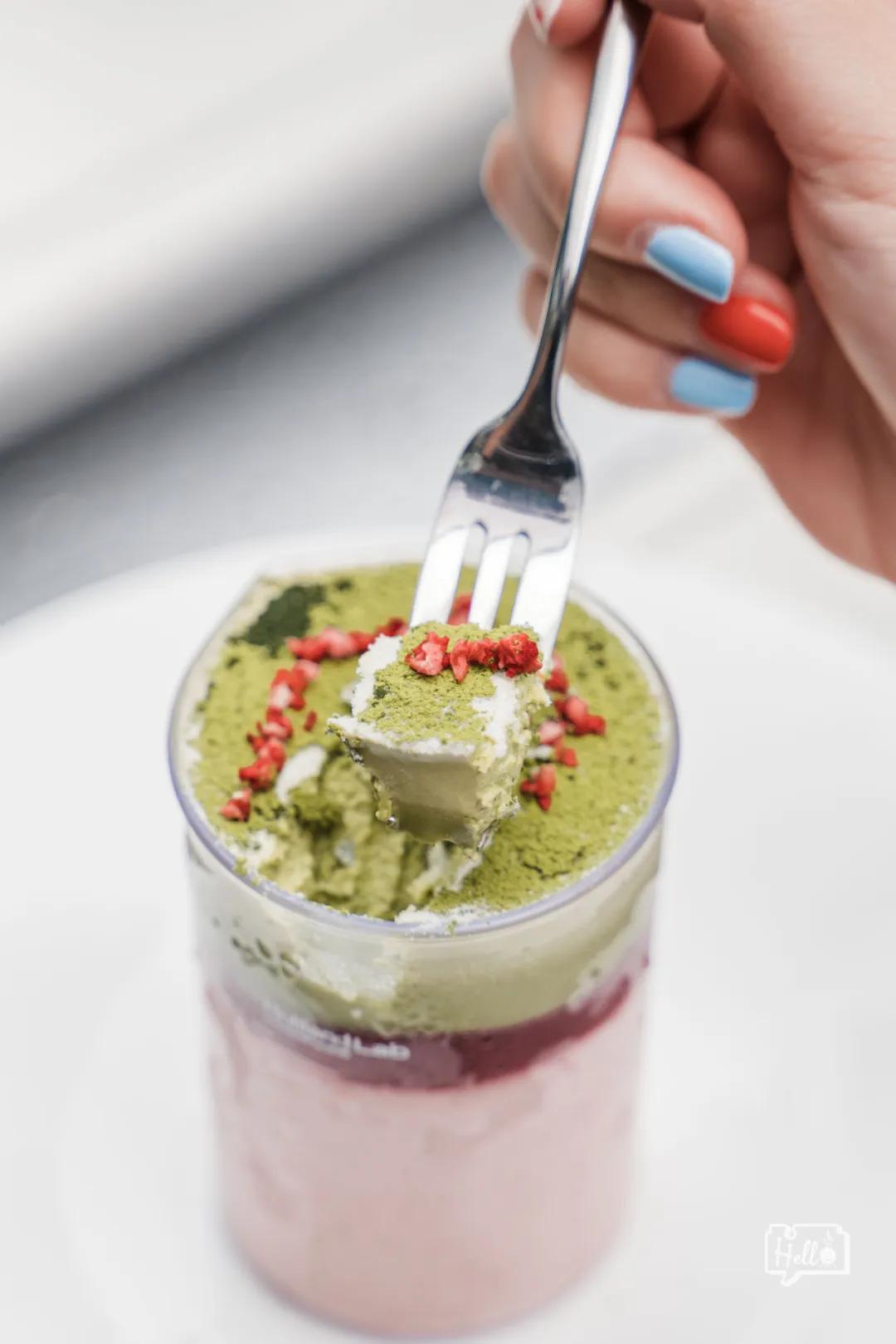 好利来售货小哥哥,好利来lab店服务员