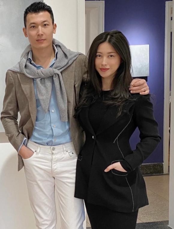 朱珠孕期图片,朱珠产后首次露面感叹当妈不容易