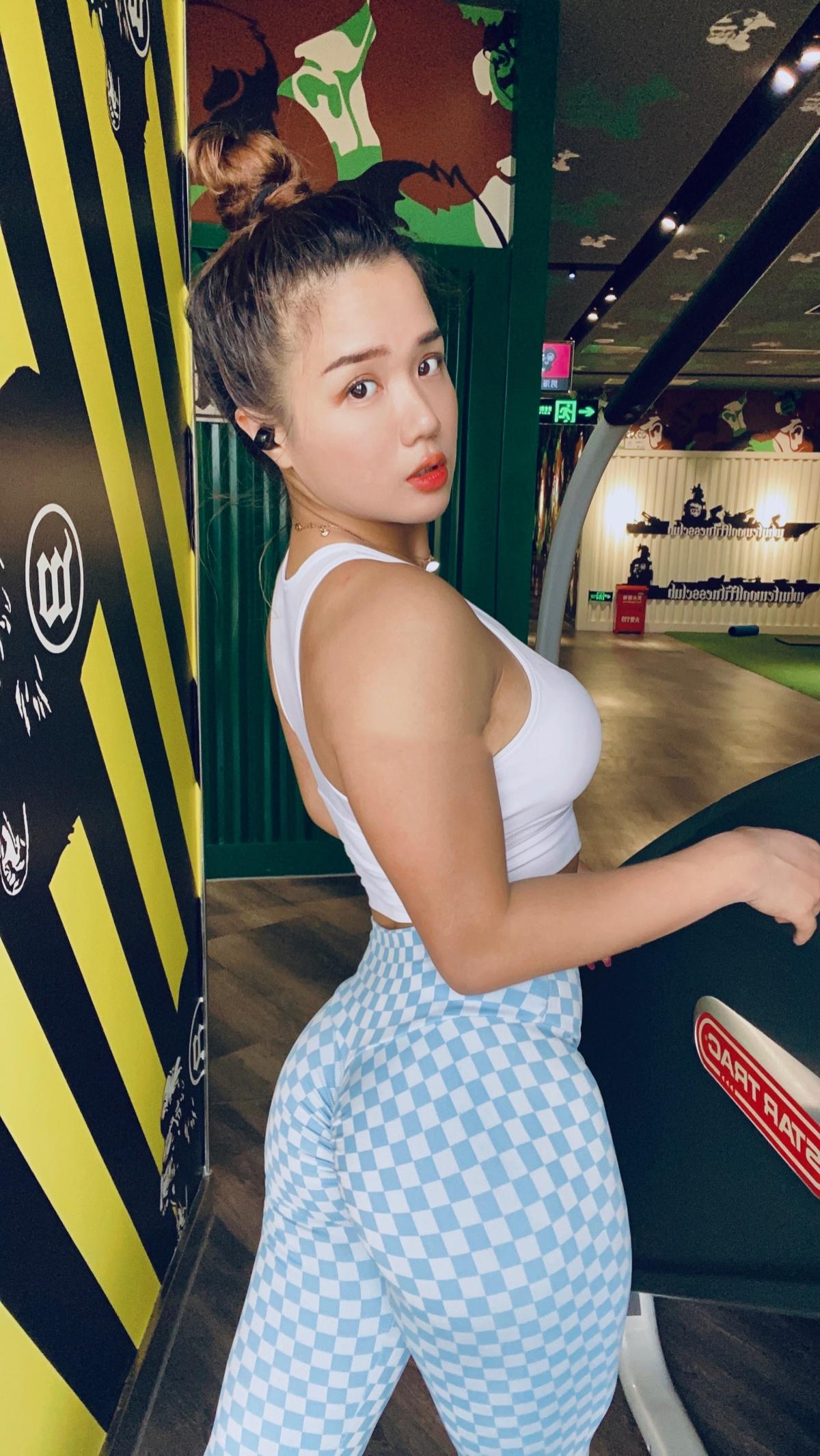 厦门美臀Girl，身材曲线超迷人，女孩梦寐以求的身材就是这样的吧