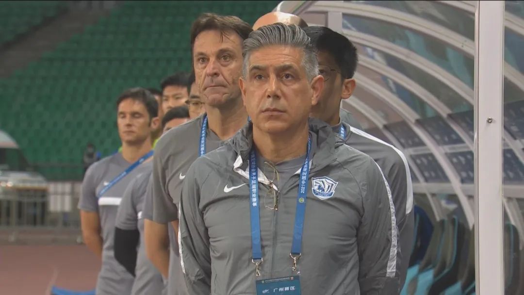 都是开季三轮不胜，连续全华班首发的重足让人看到希望，季前连续两周“十点宣”的沧州雄狮却只剩下了失望