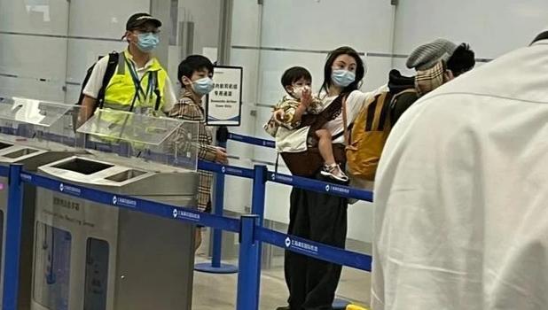 张柏芝露脐马甲线,张柏芝穿露脐装现身