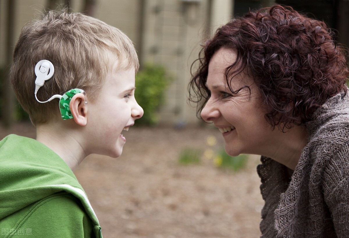 助听器能代替耳蜗吗,重度听力配助听器还是人工耳蜗