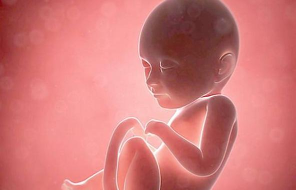 胎儿迟迟不发动需不需要剖宫产,胎儿迟迟不发动是在等爸爸回来吗