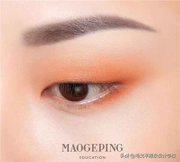 单眼皮不画眼线只画眼影好看吗,为何同样是单眼皮