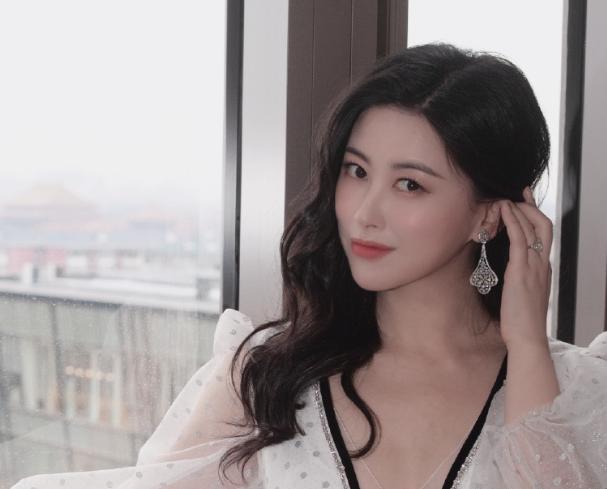 朱一龙凭借美貌上热搜原图,朱一龙2020亚太最美100张面孔