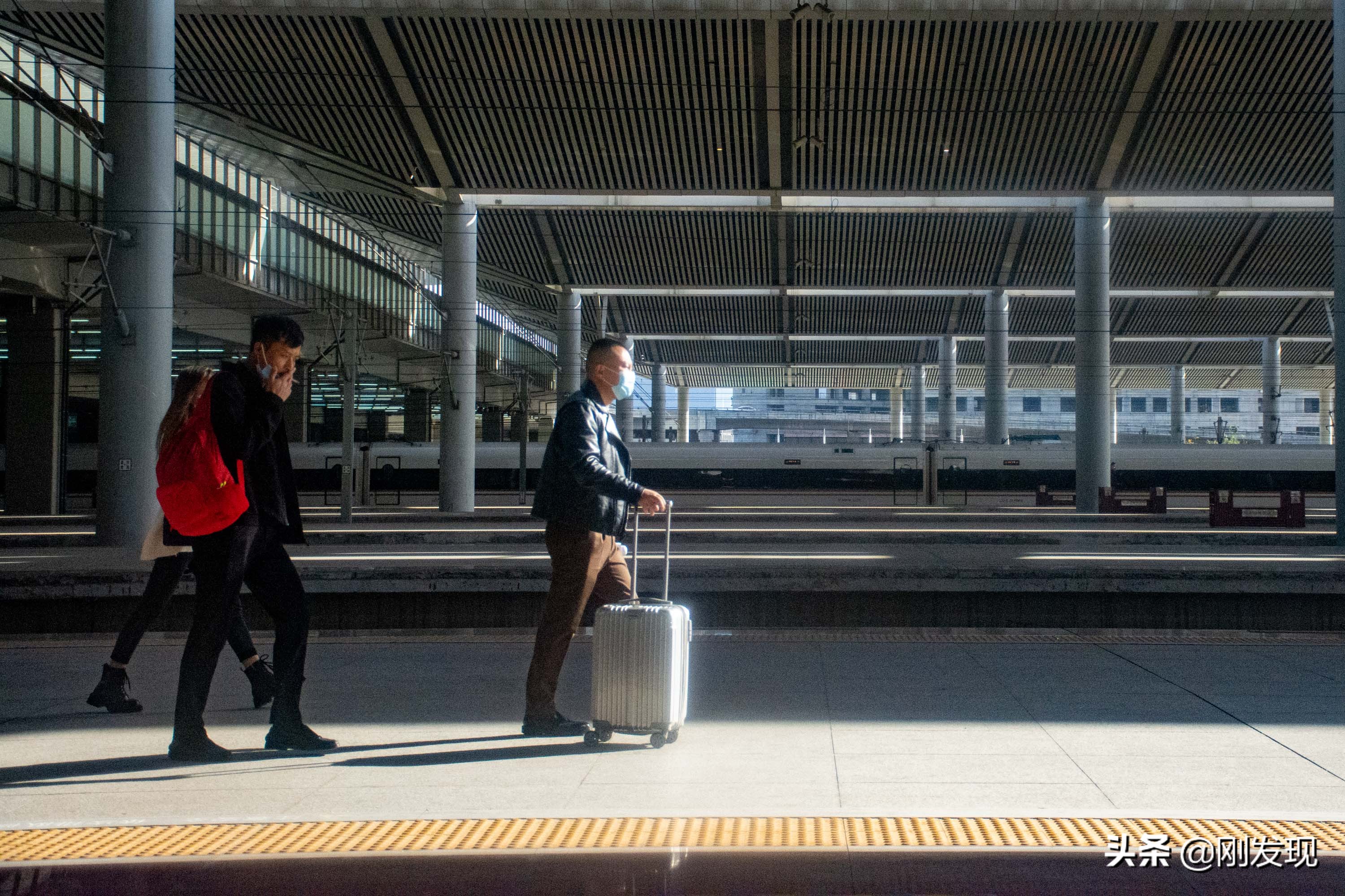 在高铁上抽烟对列车有什么影响,高铁车上抽烟多久不能再乘高铁