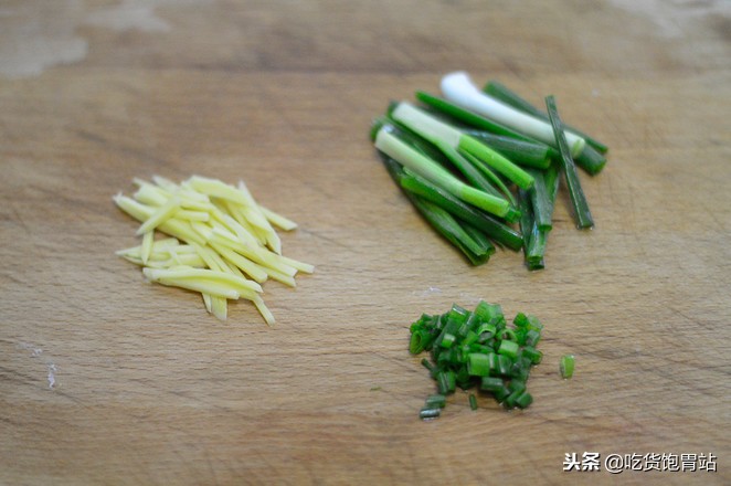 鲳鱼的最佳吃法清蒸鲳鱼,清蒸鲳鱼用最简单的方法做出来