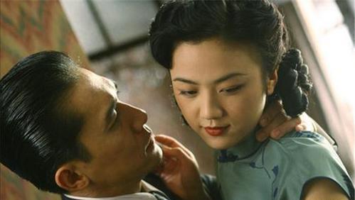 2007年，梁朝伟和汤唯上演激情戏，汤唯被封杀，梁朝伟不敢回想