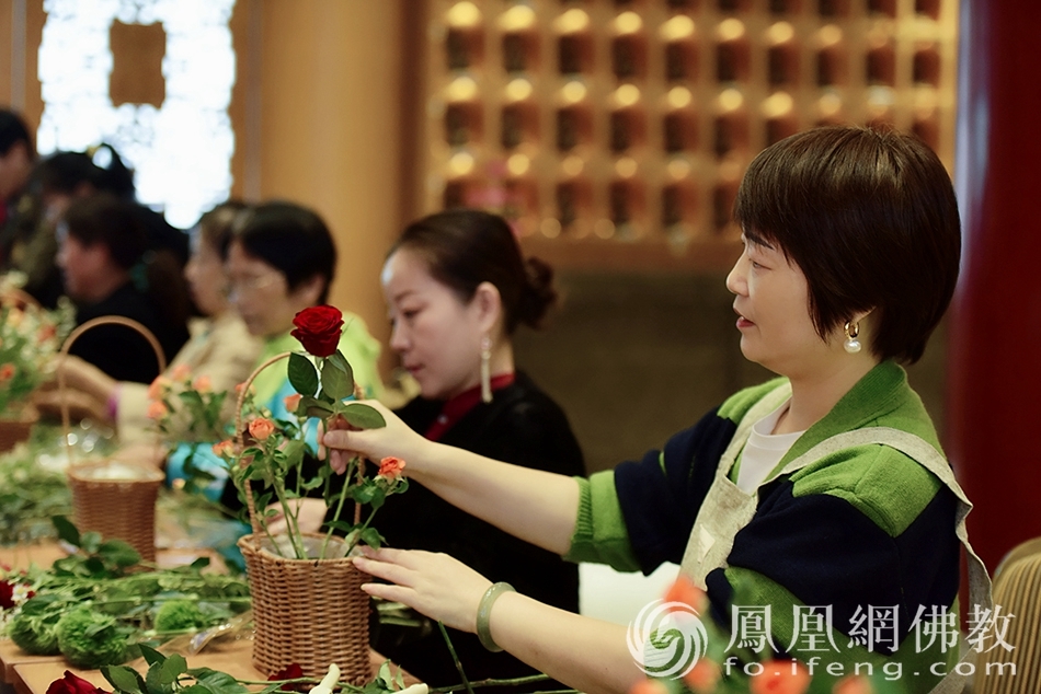 遇见插花之美：湖北黄石慈光精舍佛前供花班开课