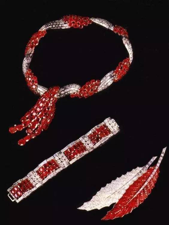 英国历史上最禁断的爱恋：国王退位，只为与她成婚