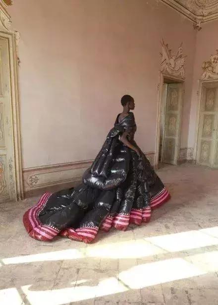 尴尬！日本网友：优衣库这款外套，太像《亮剑》李云龙同款！