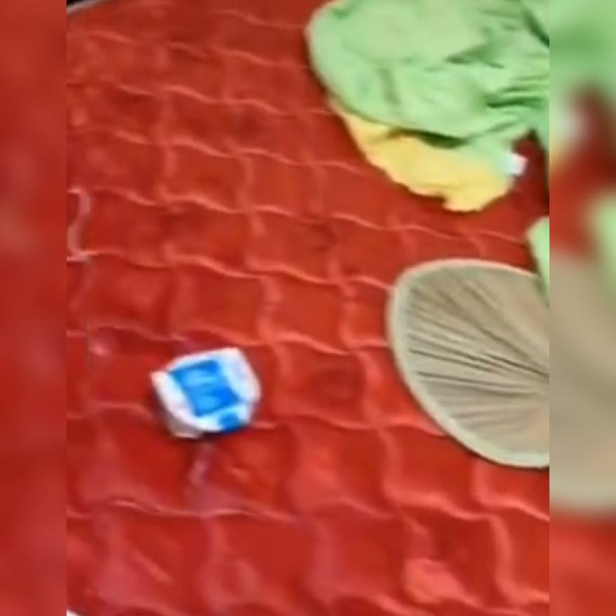 熊孩子给床垫“喝牛奶”火了，网友：这牛奶床，想想都觉得太奢侈