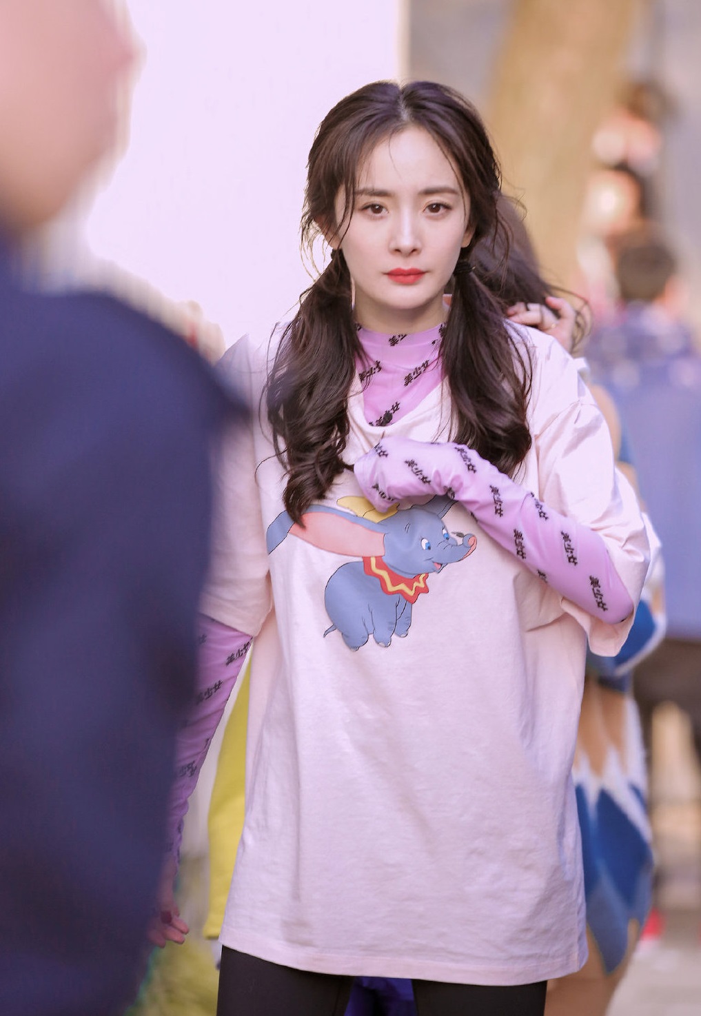 杨幂同款t恤宽松短袖,杨幂同款大版t恤怎么搭配好看