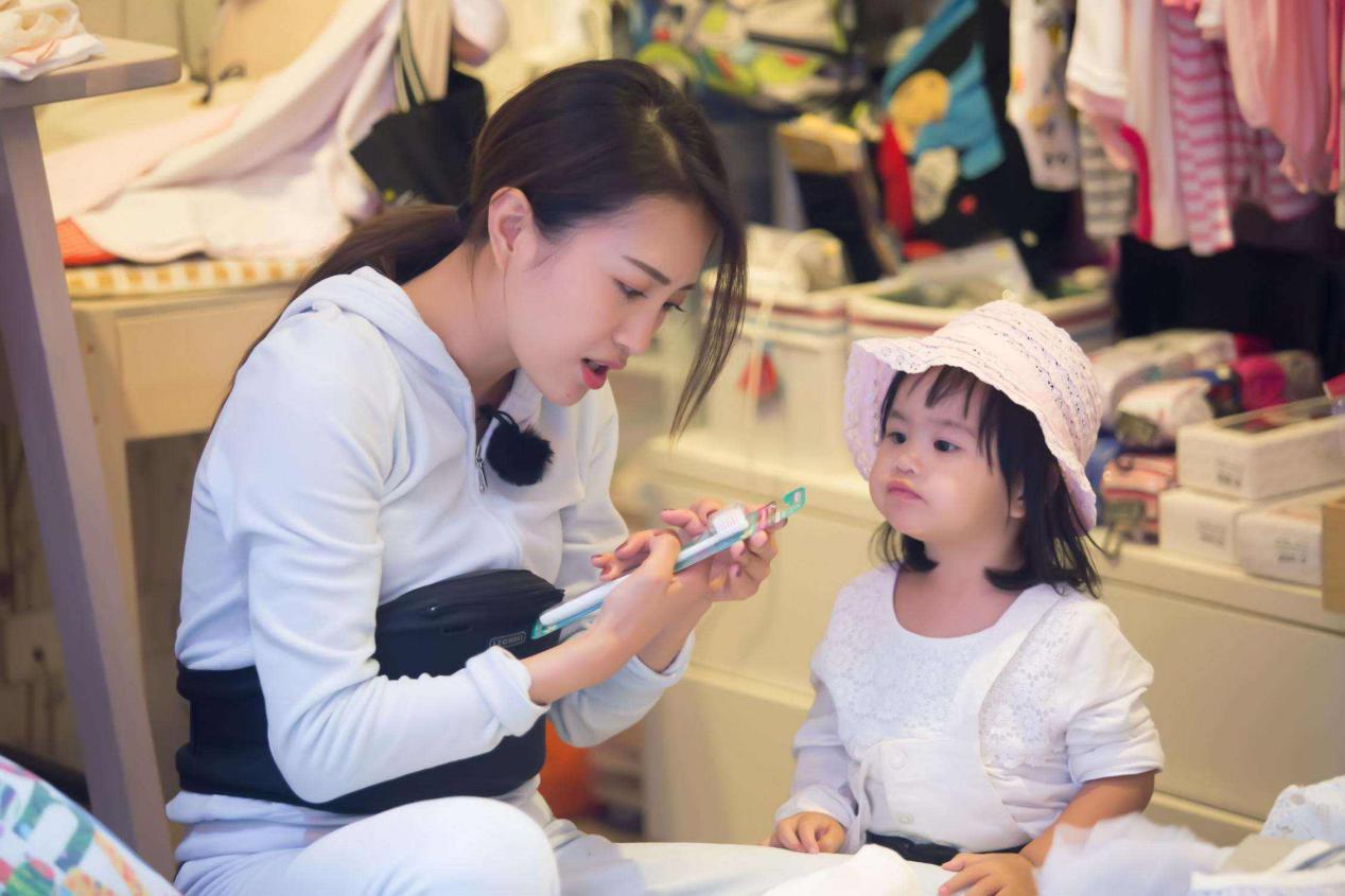 16岁女孩每月消费4万元,富家女每月消费