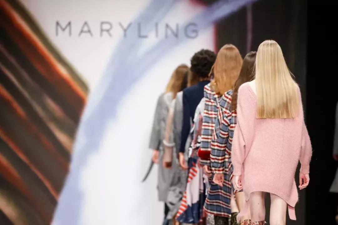 粉色打底适合什么颜色的外套,最适合女生的颜色