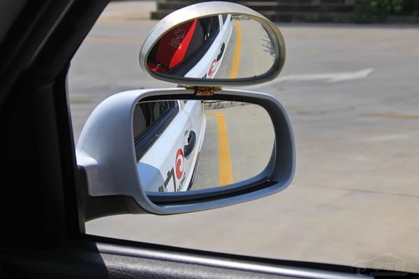 自动挡倒车入库如何看准点位图解,为什么倒车入库看准点位还是压线