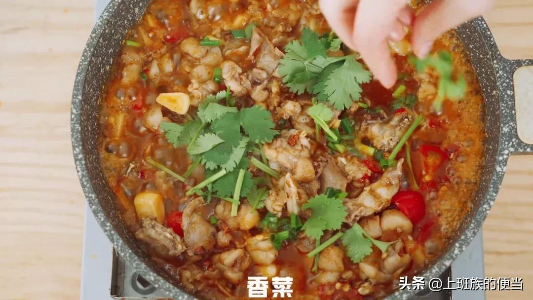 牛蛙最好吃的做法，酸香辣爽，闻着香味都馋了，一大盆都不够吃