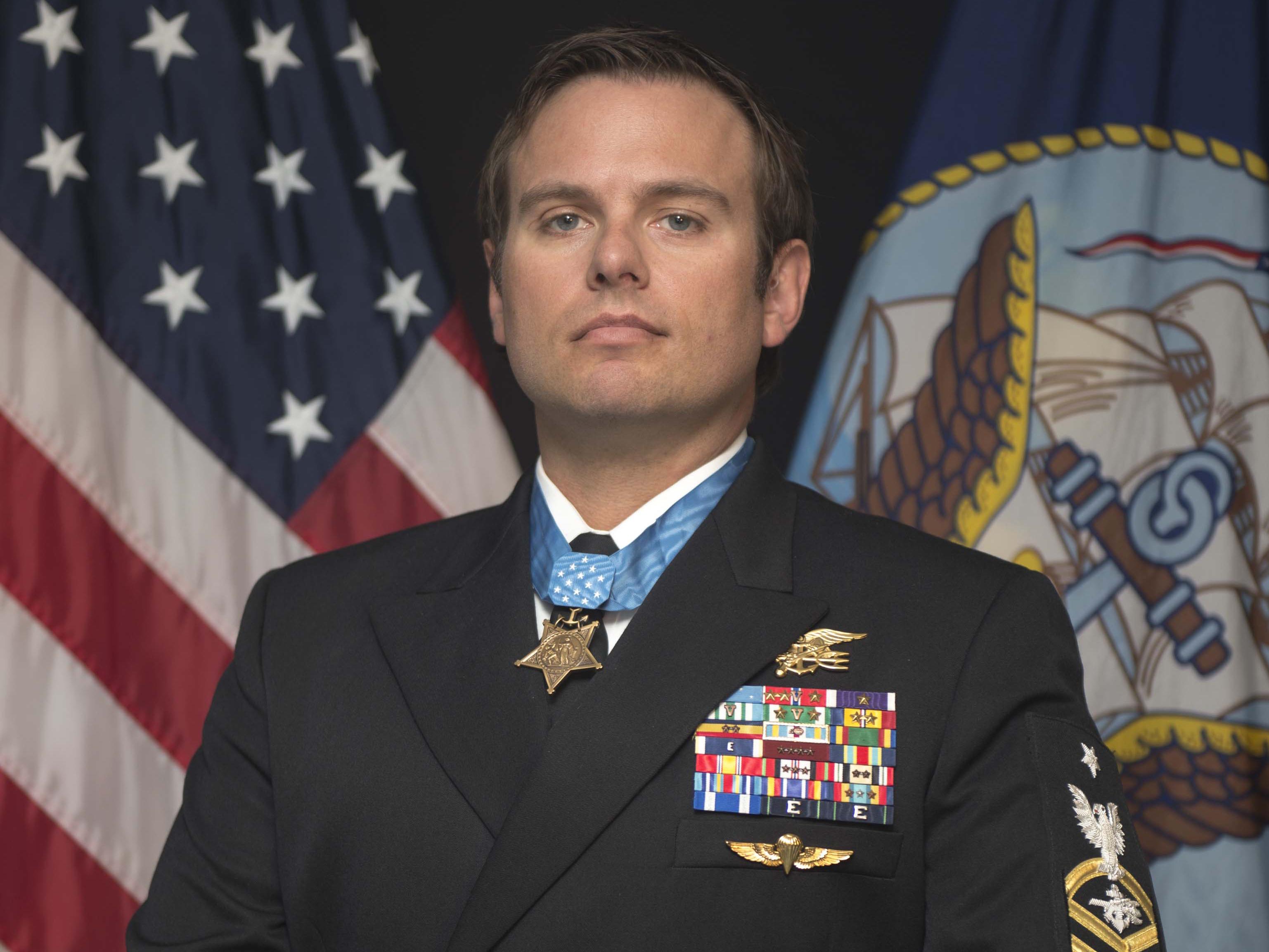 中美军装左胸为何一堆“马赛克”？花花绿绿的图案，隐藏海量信息