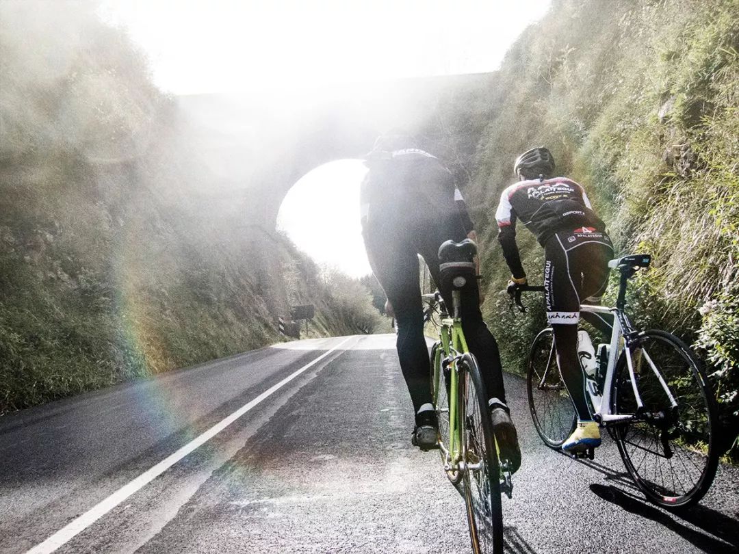 骑车膝盖冷痛的原因和解决方法,骑车时膝盖疼痛怎么解决