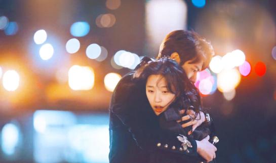 IU未P图遭狂嘲，Lisa素颜被骂“东南亚丑女”：离开滤镜脸崩了？