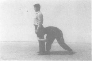 警用防暴棍和匕首警拳,警用防暴橡胶棍杀伤力