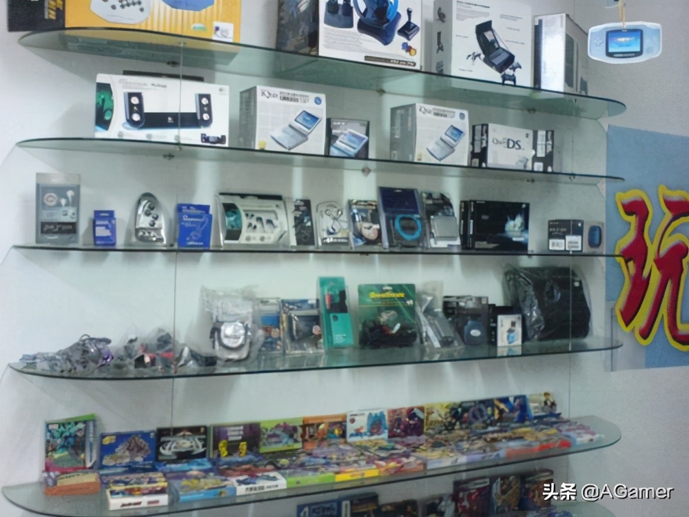 昏暗、破旧、嘈杂，却是老玩家的游戏天堂——被时代抛弃的包机房