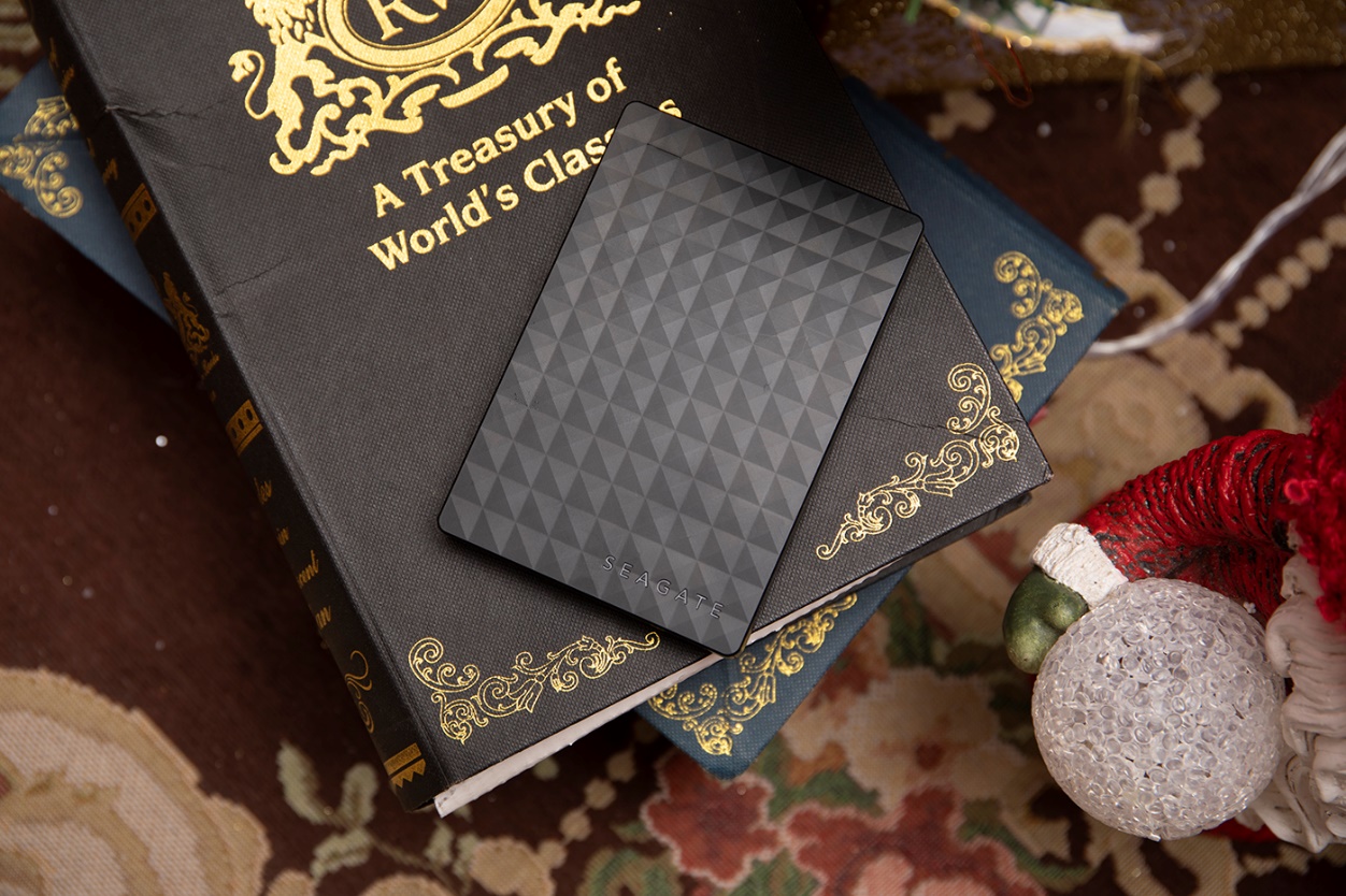 希捷新睿翼3tb移动硬盘3.5寸,希捷睿翼硬盘介绍