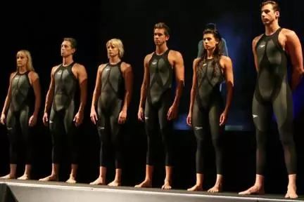 泳衣湿了以后还有保暖性吗,泳衣穿长的暖和还是短的暖和