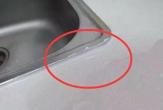 卫生间玻璃胶霉斑清洁方法及技巧,玻璃胶发霉到瓷砖上怎么去除