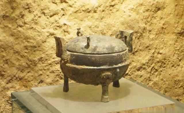 大妈拿夜明珠鉴宝,大妈戴夜明珠鉴宝称20年前花300块