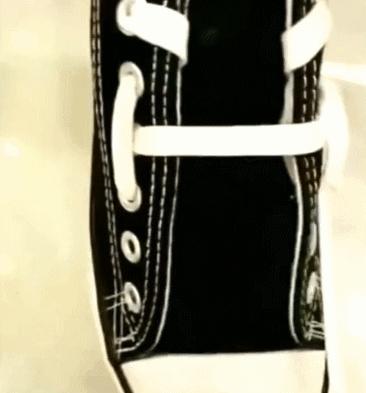 他们将鞋带系成“单身”！眼睛：我会了，手：不，你不会