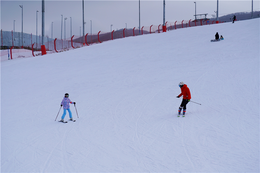 北京附近适合亲子游的滑雪场,崇礼太舞滑雪场滑雪单板