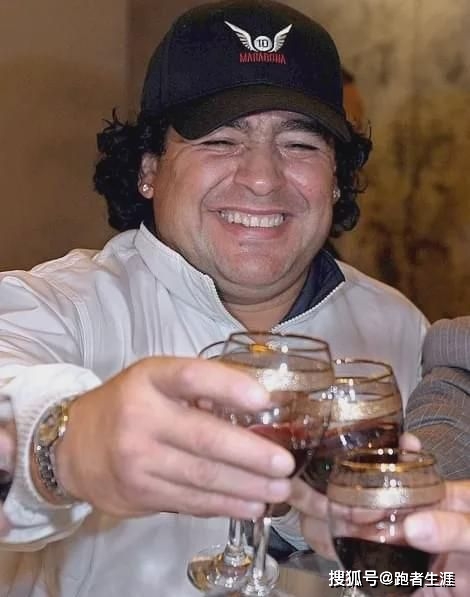 马拉多纳尸检表明其心脏受损严重,马拉多纳尸检结果为什么自然死亡