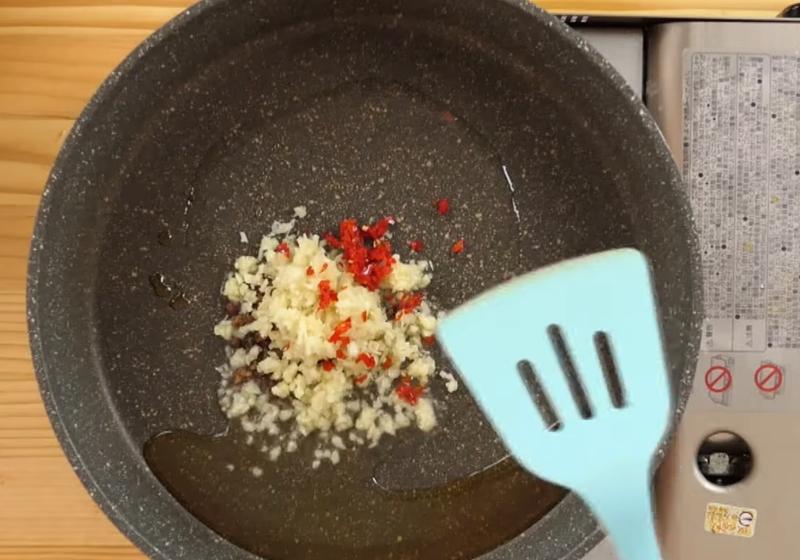 醋溜藕片怎么做好吃窍门,家常醋溜脆炒藕片做法