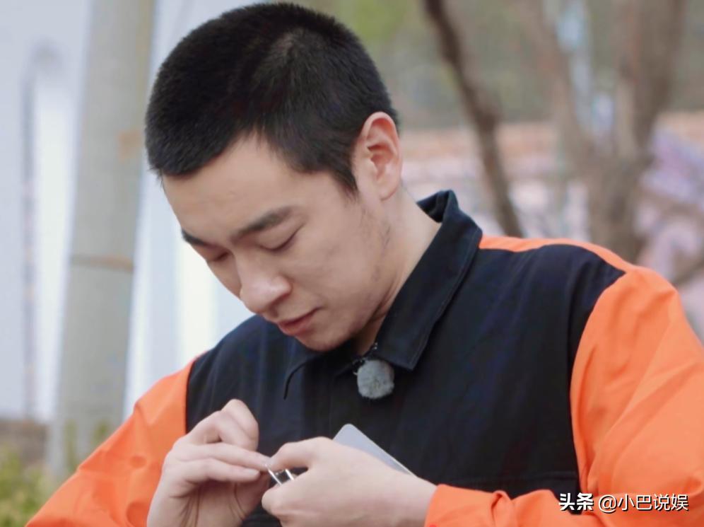 精致过头？桃花坞村长打篮球，热身活动让人等不及，剪指甲至于吗