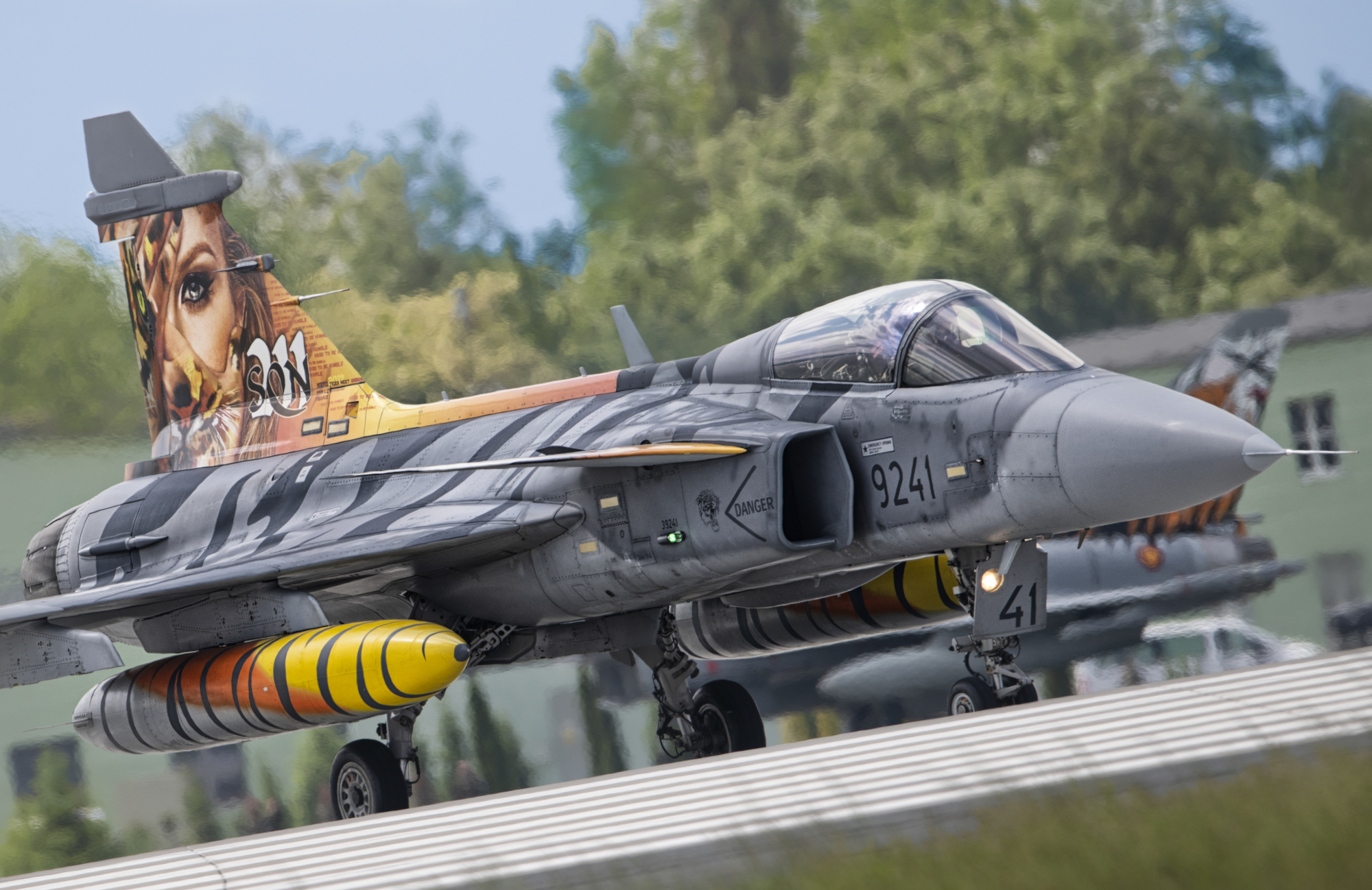 空中“多面手”，承前启后的瑞典“铁翼”——Saab-32战斗/攻击机