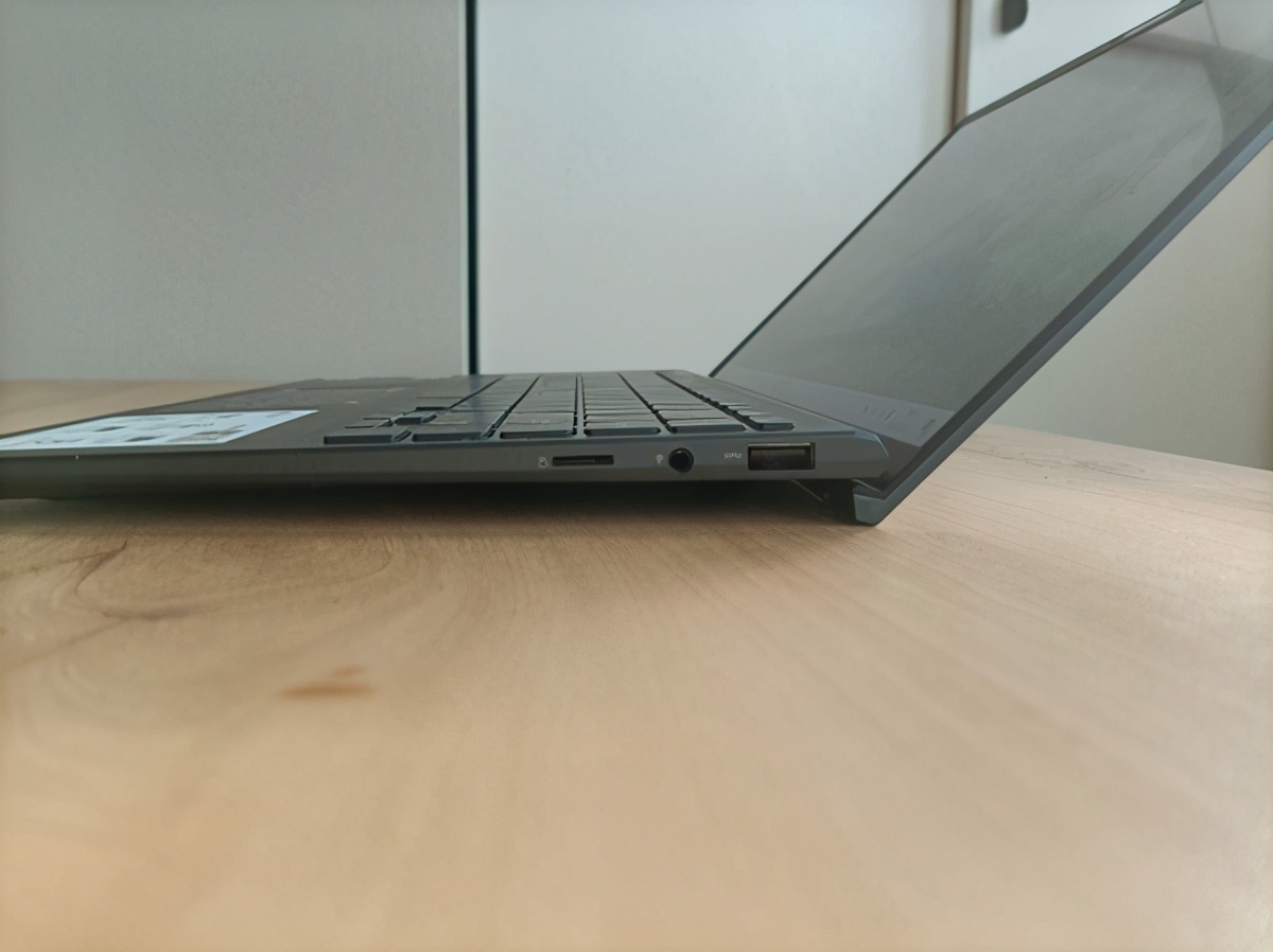 华硕灵耀x凌锋小新pro14,华硕灵耀x凌锋与纵横的区别