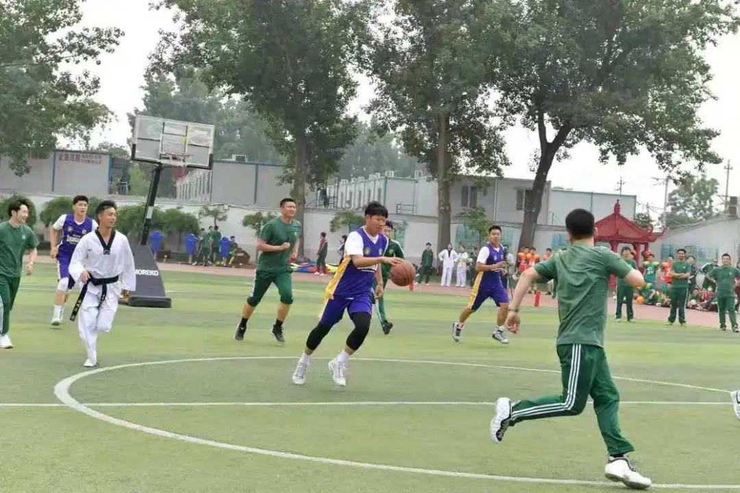 一百多人体育节开场,体育1000人活动