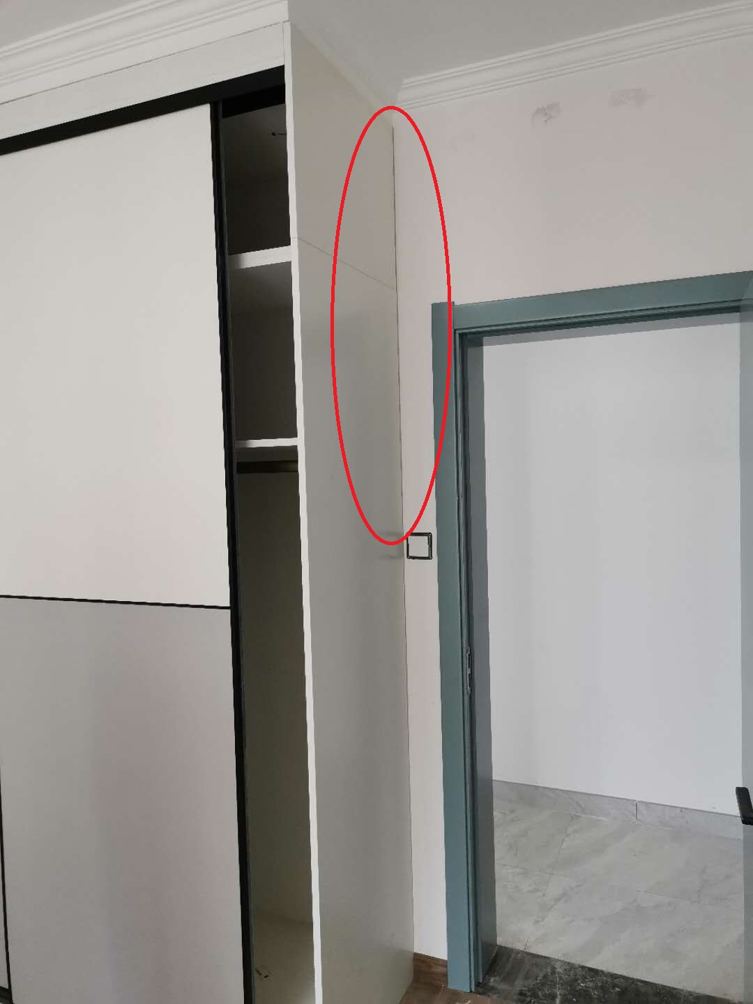 墙面和衣柜接缝处怎么处理,装修衣柜和墙面有缝隙怎么办