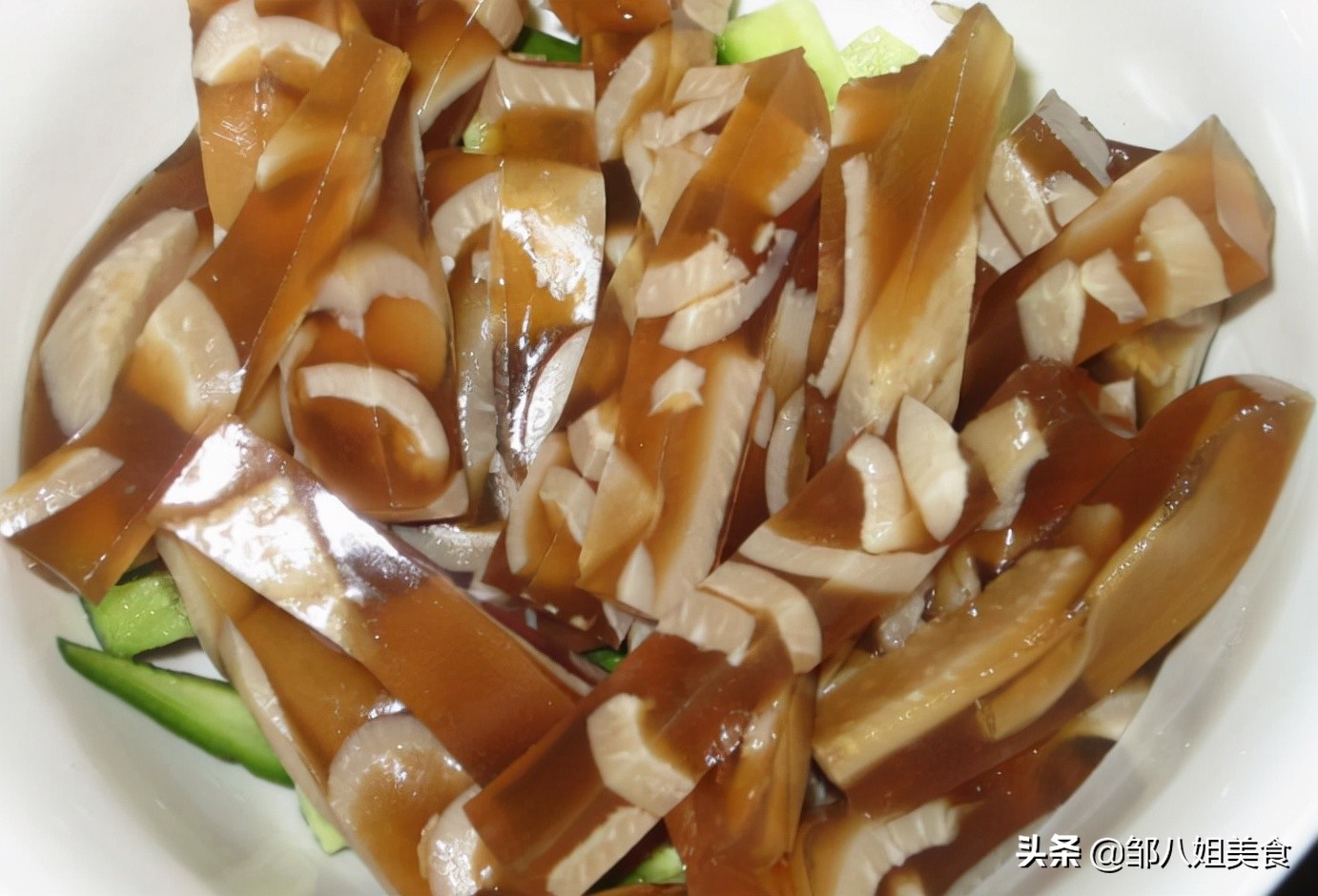 做猪皮冻的方法与技巧,做猪皮冻猪皮沉底怎么回事