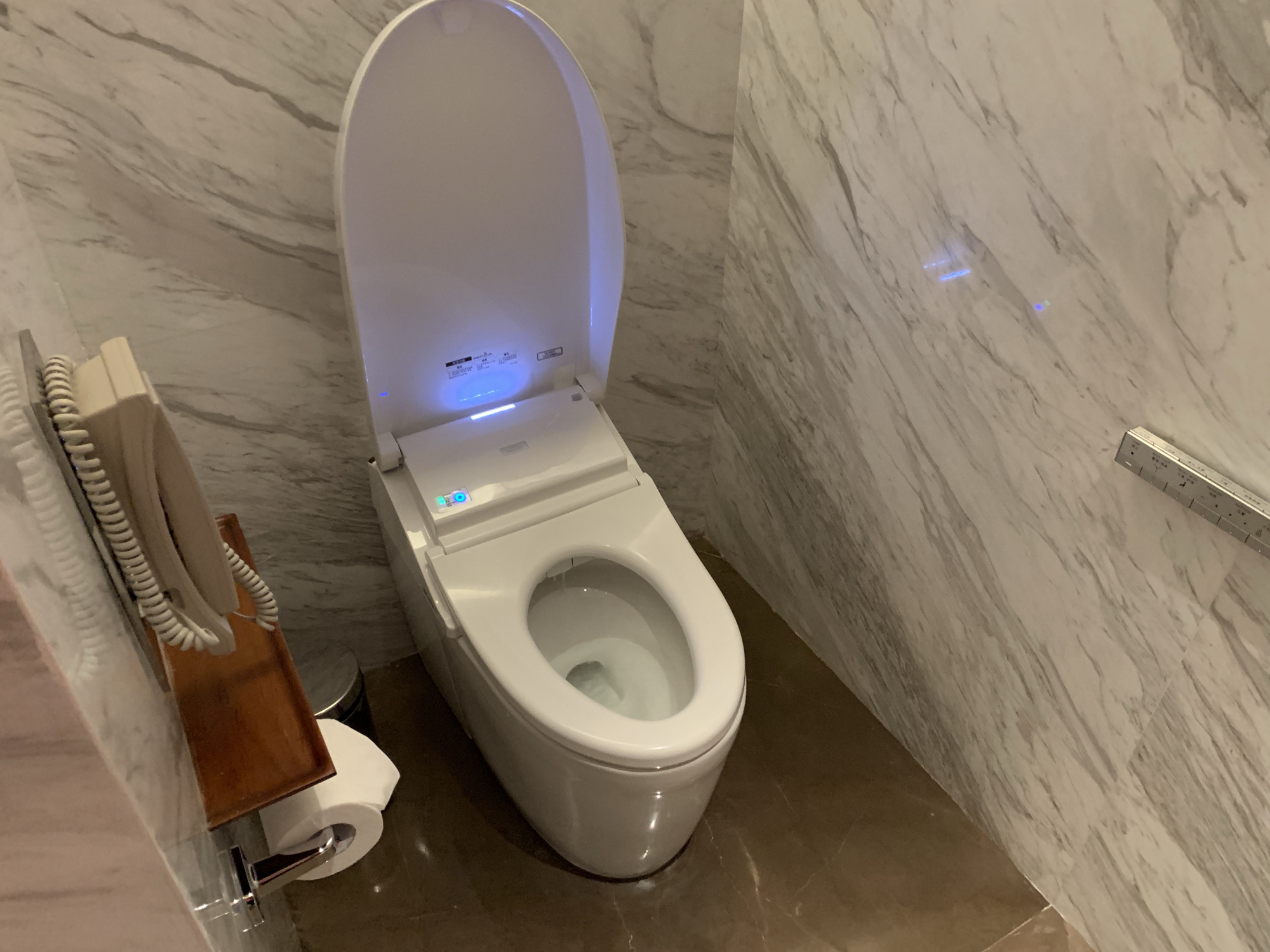 智能马桶有什么不足和缺点呢,智能马桶选购有哪些误区