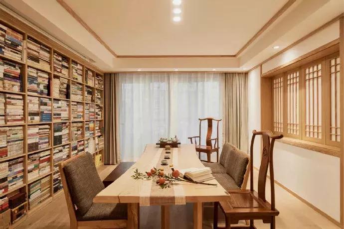 实木餐桌怎么买便宜又好用,实木餐桌的优点和缺点