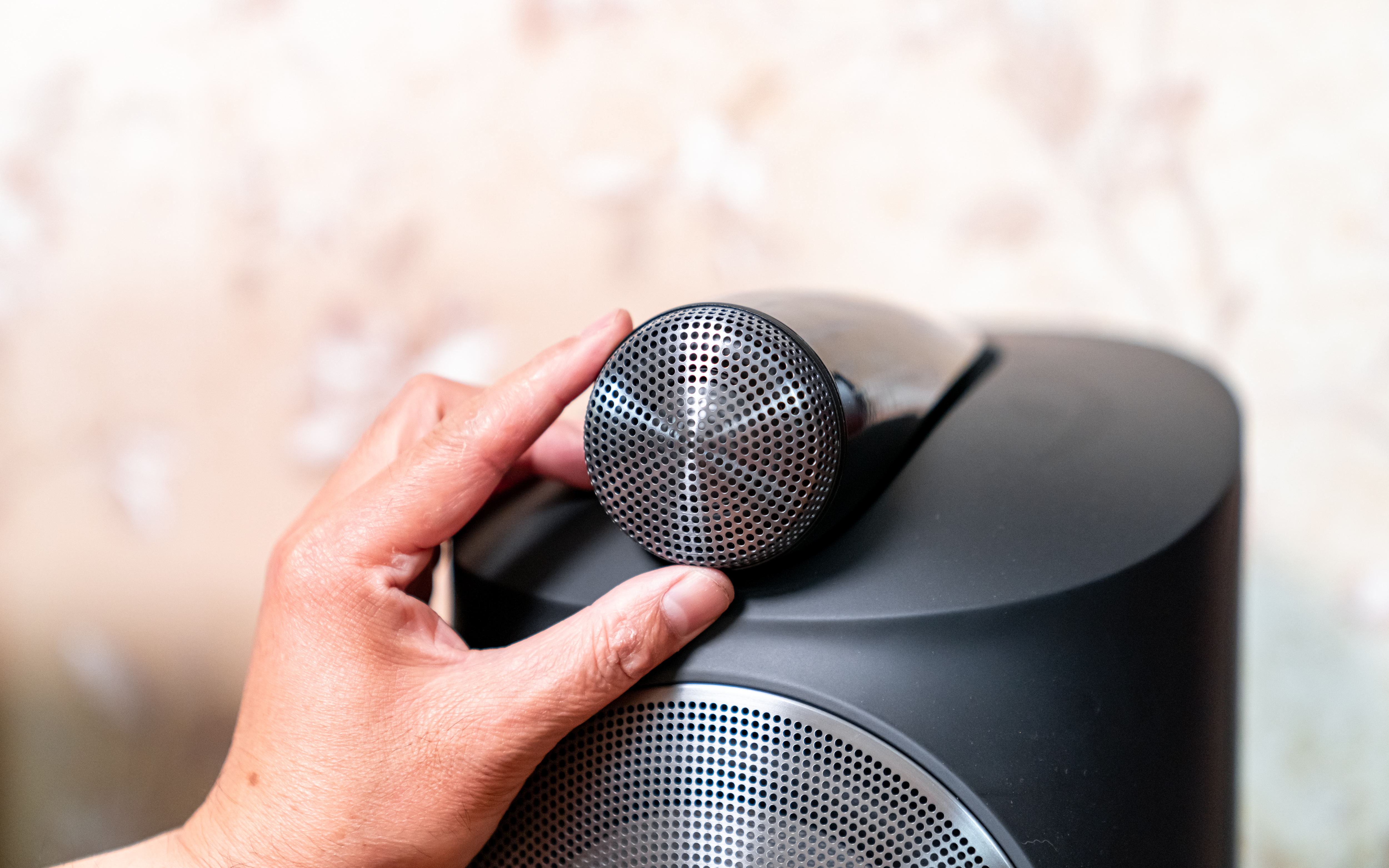 b&o和宝华韦健蓝牙音响哪个好,5系宝华韦健音响测评