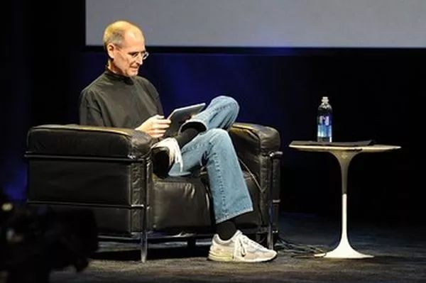 没设计过一两把网红椅，都不好意思被誉为建筑大师