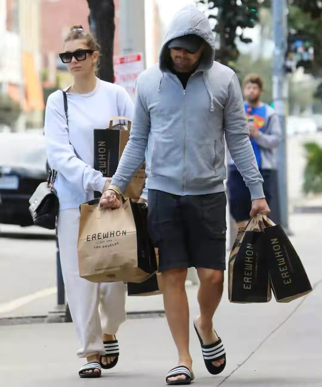 小李子穿卫衣年轻照片,小李子穿supreme卫衣