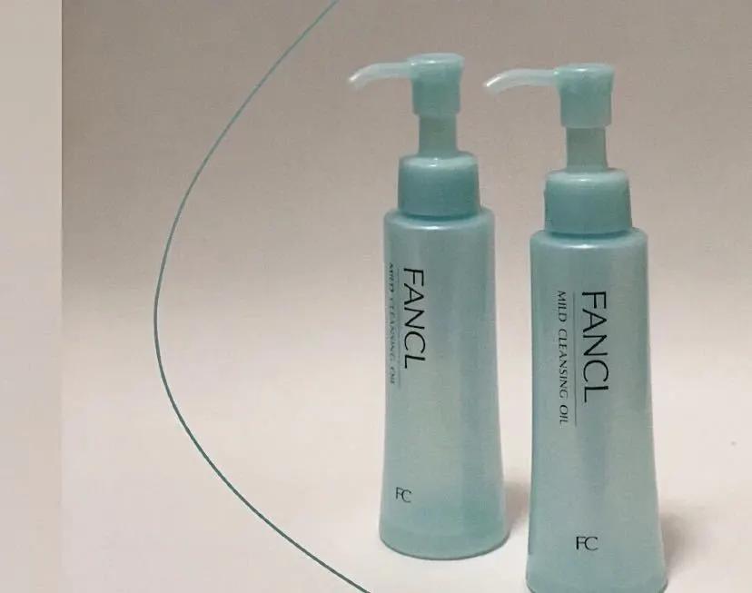 卖的最好的卸妆油有哪些,两款风大网红卸妆油对比测评