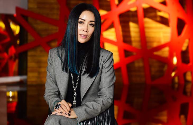 未婚先孕二嫁富豪，恩师偏心王菲说她傻，乐坛一姐那英经历了啥？