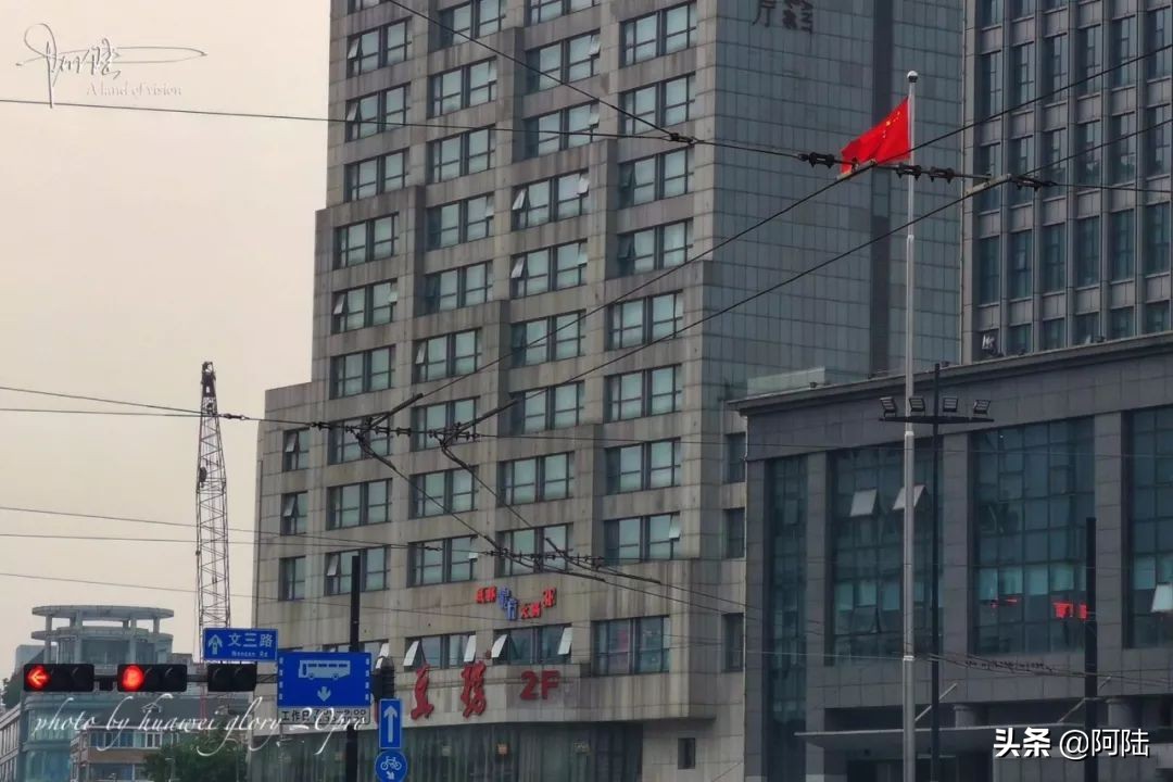 杭州还有带辫子的电车吗,杭州街上电线